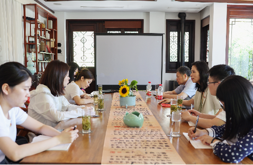 翁文斌在第八黨支部宣講黨的二十屆三中全會(huì)精神